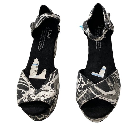 Womens TOMS Wedge Sandals size 6 Black White Strappy Open Toe Ankle Strap NEW - Picture 2 of 8